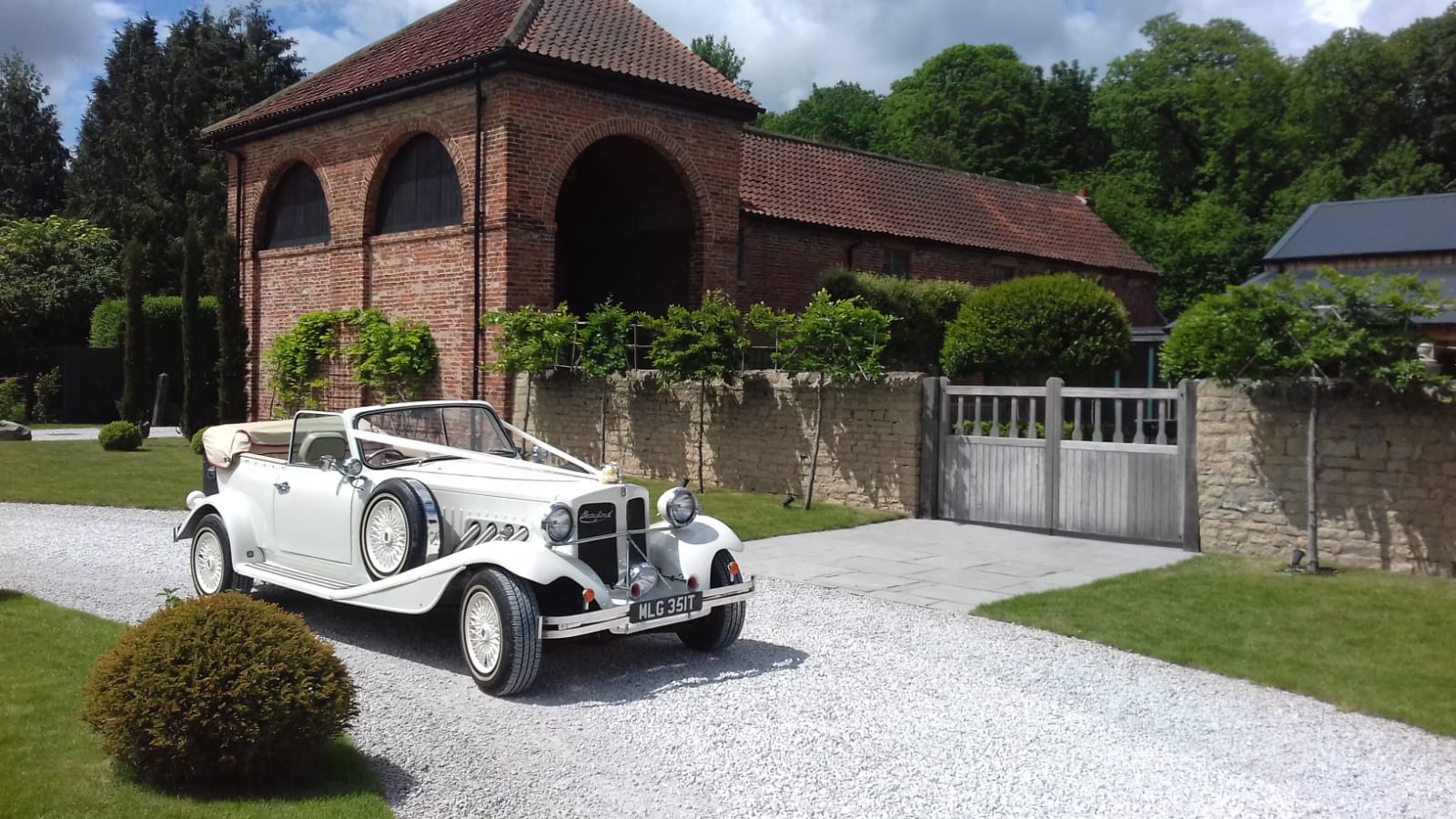 Bonnie, the wedding car at Hazel Gap Barn, Nottinghamshire